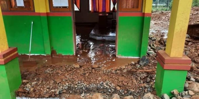 Diduga Ulah Salah Satu Perusahaan Tambang Di Konut, Bagunan Sekolah SMP Satap Andowia Konut, Rusak Parah