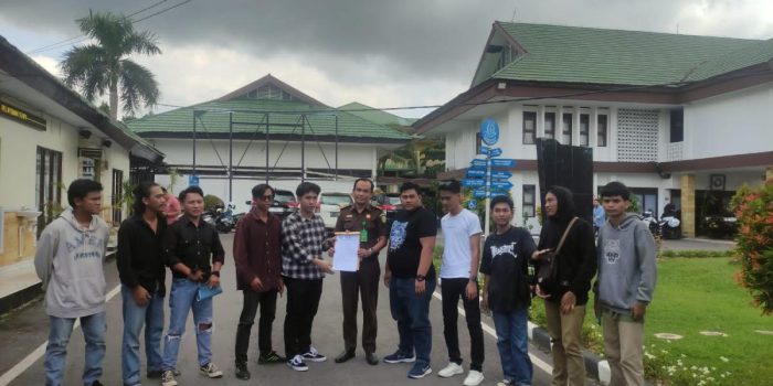 Diduga Leluasa Lakukan Aktivitas Ilegal Mining, Puluhan Masa Aksi Desak Kejati Sultra Periksa Direktur PT Kurnia Bakti