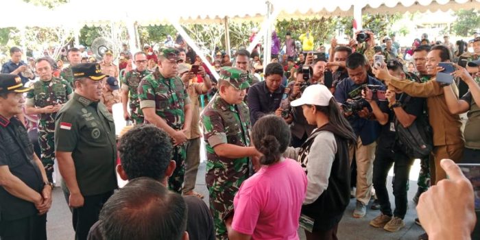 Berkunjung Di Konawe Utara, Kepala Staf TNI AD Jendral Dr Dudung Abdurachman di Sambut Hangat Warga Konut