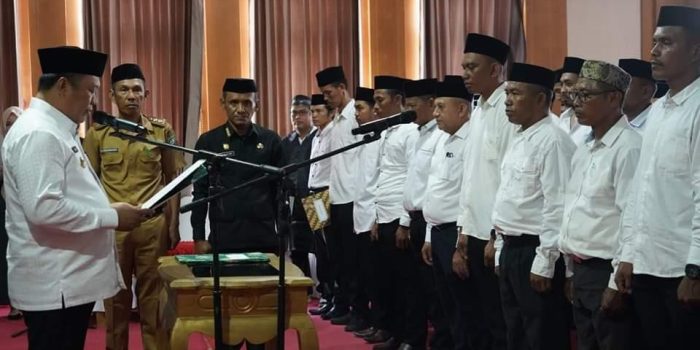 Lantik 290 Anggota BPD Se-Konut, Ruksamin Pesan BPD Harus Bersinergi Dengan Pemerintah Desa