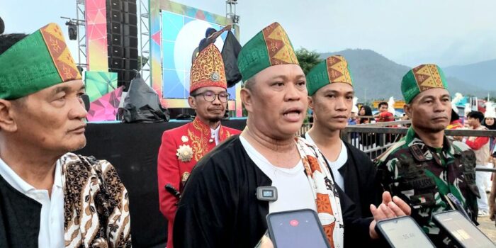 Peserta Karnaval Budaya Hut Konut Ke-17 Doakan Ruksamin Jadi Gubernur