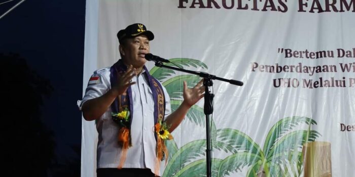 Ruksamin Sambut 527 Mahasiswa Peserta Baksos Jurusan Farmasi UHO