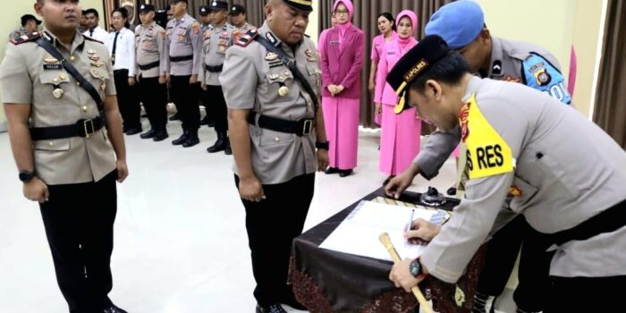 Pimpin Sertijab Kapolsek Lasolo, AKBP Priyo Utomo Ingatkan Jaga Netralitas Jelang Pemilu