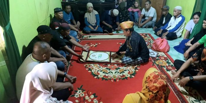 Cegah Konflik Pasca Tragedi di Desa Toreo, Kapolsek Lasolo Mediasi Kedua Keluarga dengan Prosesi Adat Kalosara