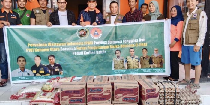 Persatuan Wartawan Indonesia Sultra Dan F-PRB Konut Salurkan Bantuan Untuk Korban Banjir Konawe Utara