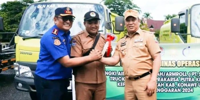Pemda Konawe Utara Serahkan Kendaraan Operasional untuk DLH dan Pemadam Kebakaran Konut