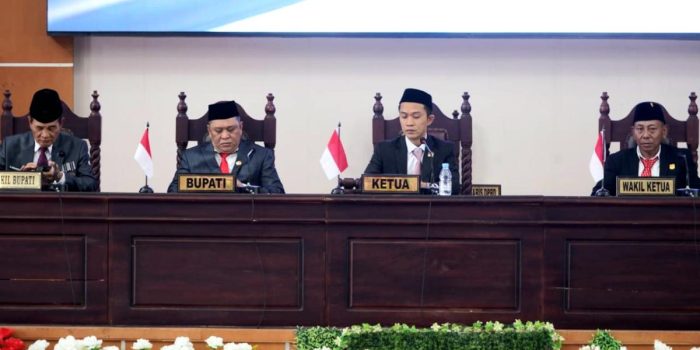 Momen Rapat Paripurna Peringati Kemerdekaan RI ke-79, Ketua DPRD Konut Ajak Masyarakat Membangun Daerah