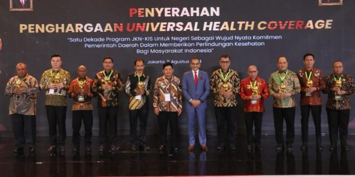 Beri Jaminan Kesehatan Gratis Kepada 81.866 Jiwa, Bupati dan Wakil Bupati Konut Dianugerahi Penghargaan UHC