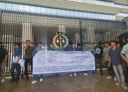 Dihadapan Kantor Kejagung RI, Ampuh Sultra Desak Proses Hukum PT BSJ