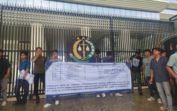 Dihadapan Kantor Kejagung RI, Ampuh Sultra Desak Proses Hukum PT BSJ