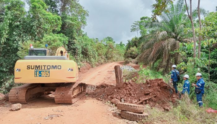Terus Perhatikan Akses  Ekonomi Masyarakat, Lima Perusahaan Lakukan Perbaikan Jembatan Rusak di Molore Konut