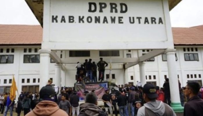 Geruduk Kantor DPRD Konawe Utara, Forum Percepatan Pembangunan Jalan MTT Minta DPRD Panggil Lima Pemilik IUP di Mandiodo