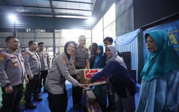 Hadir Untuk Masyarakat, Sespimma Polri Angkatan 75 Pokjar V,  Bagikan Sembako dan Santuni Anak Yatim