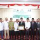 Turut Sukseskan Orientasi dan Pengukuhan PWI Konut, Bupati Ikbar Raih Penghargaan Dari PWI Sulawesi Tenggara