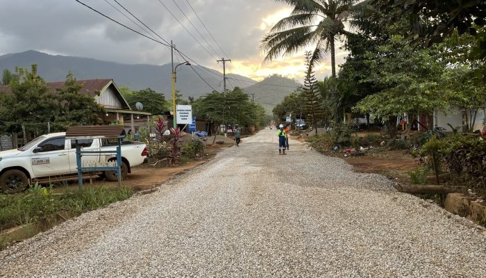 Kolaborasi Empat Perusahaan Wujudkan Jalan Mulus Untuk Warga Kecamatan Langgikima