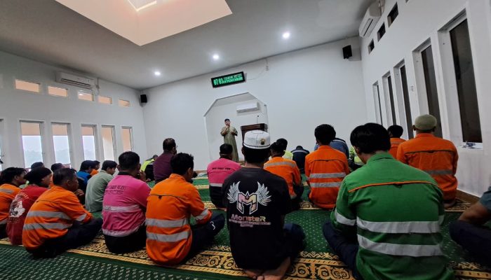 Istiqomah Hadapi Kemarau Panjang, Karyawan PT Stargate Pasific Resources Shalat Istisqa Berjamaah