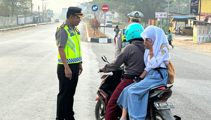 Wakapolres Konawe Utara Turun Kejalan Laksanakan Pengaturan Lantas Pagi